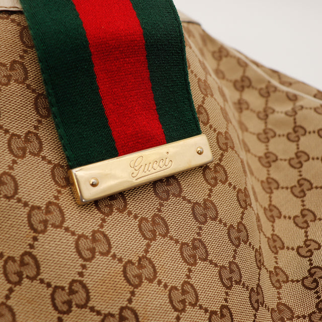 Detail ruban Web et plaque Gucci doree Hobo occasion — AMANA Vintage
