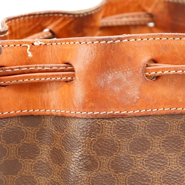 Détail coin inférieur usure cuir Celine Seau Macadam — AMANA Vintage
