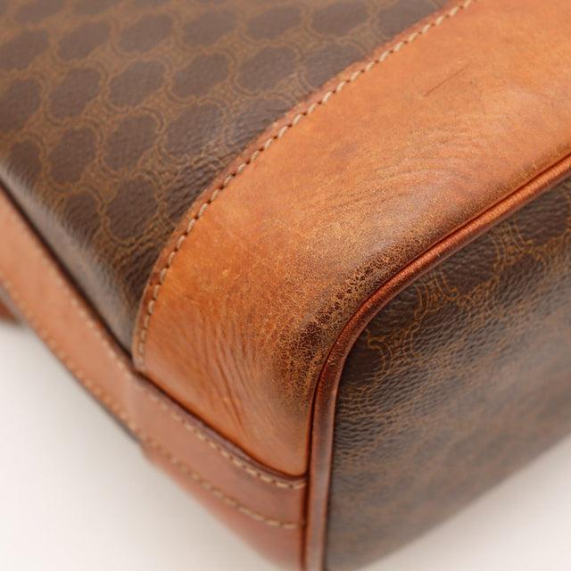 Vue rapprochée toile Macadam et patch cuir Celine Seau — AMANA Vintage