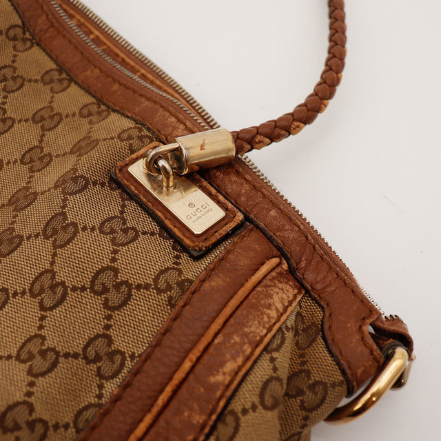 Détail plaque Gucci dorée et argenterie Tote Bag Bella Bamboo occasion — AMANA Vintage