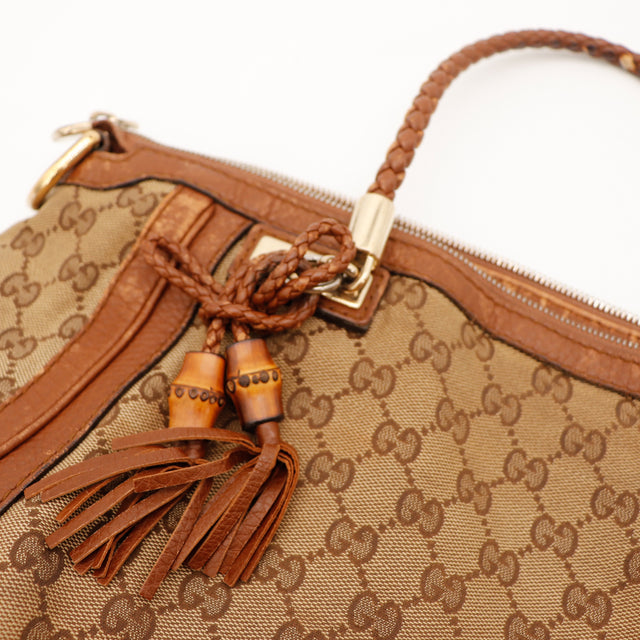 Détail breloque bambou pompons cuir cognac Gucci Tote occasion — AMANA Vintage