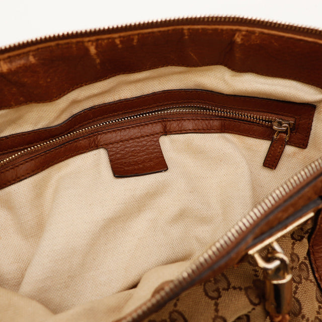 Détail intérieur fermeture zippée cuir cognac Gucci Tote Bag Bella Bamboo — AMANA Vintage