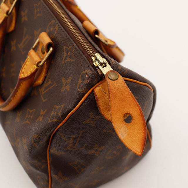 Détail tab vachette estampillé Louis Vuitton Paris made in France — AMANA Vintage