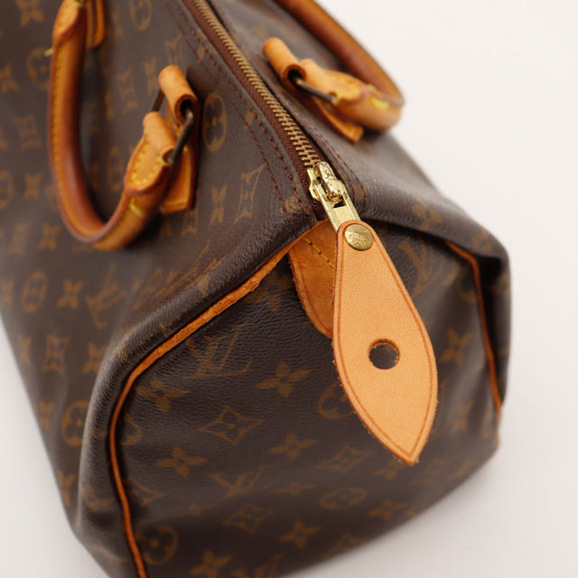 Détail tirette cuir et curseur zip Louis Vuitton Speedy 30 occasion — AMANA Vintage