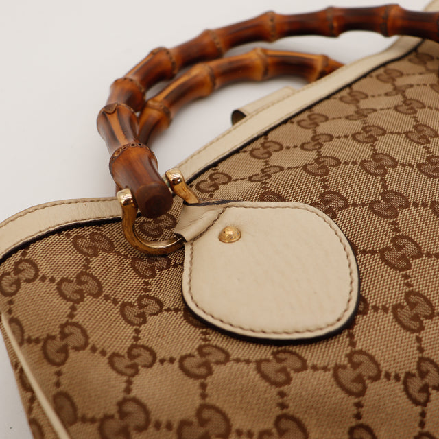 Detail poignee bambou et attaches dorees Gucci Diana Tote occasion — AMANA Vintage