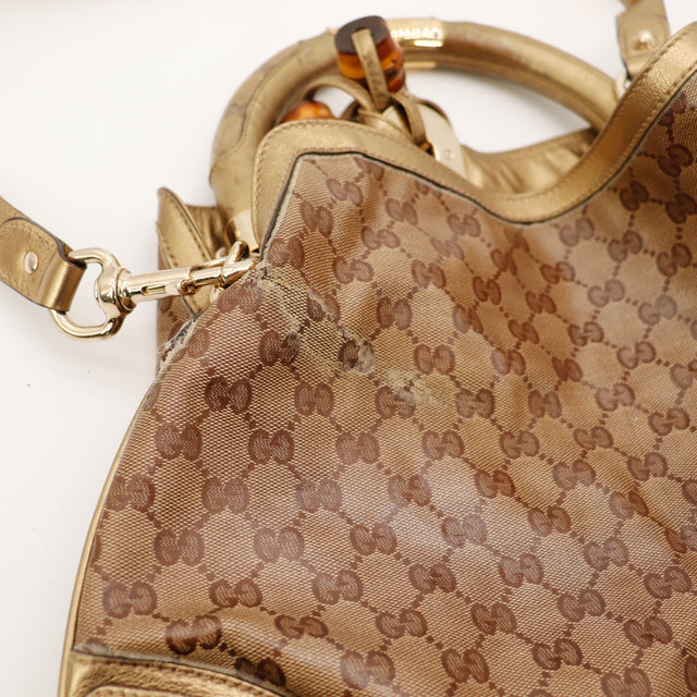 Detail toile GG Crystal et anse Gucci Indy Hobo occasion — AMANA Vintage