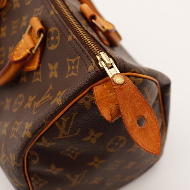 Détail tirette zip et languette cadenas Louis Vuitton Speedy 30 usure vachette — AMANA Vintage