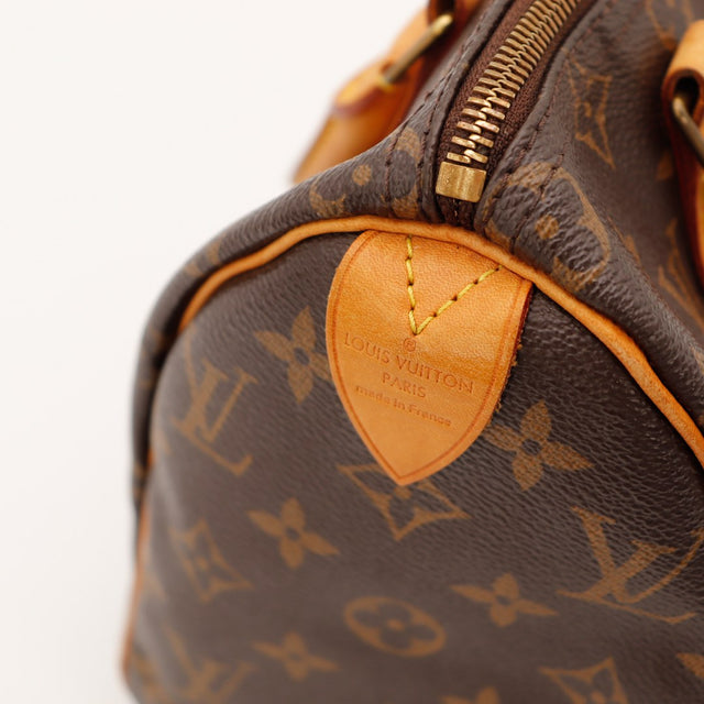 Détail tab vachette et zip Louis Vuitton Speedy 25 — AMANA Vintage