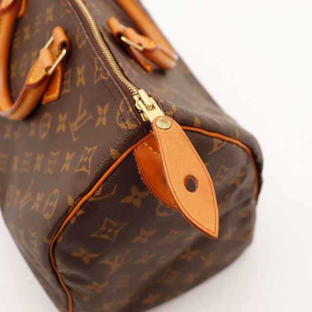Détail tirette cuir et zip Louis Vuitton Speedy 35 occasion authentique — AMANA Vintage