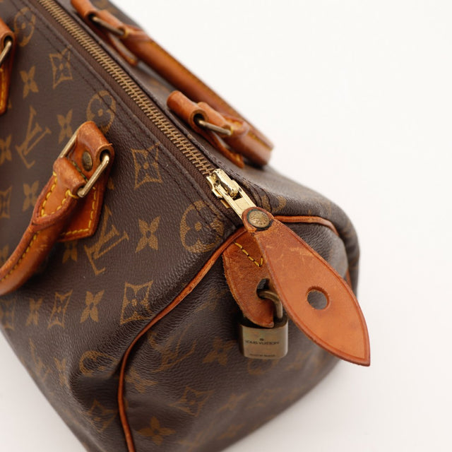 Détail tirette et cadenas Louis Vuitton Speedy 25 languette vachette — AMANA Vintage