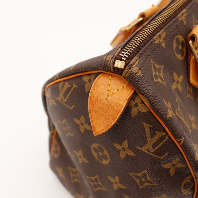 Détail coin inférieur Louis Vuitton Speedy 35 légers frottements — AMANA Vintage