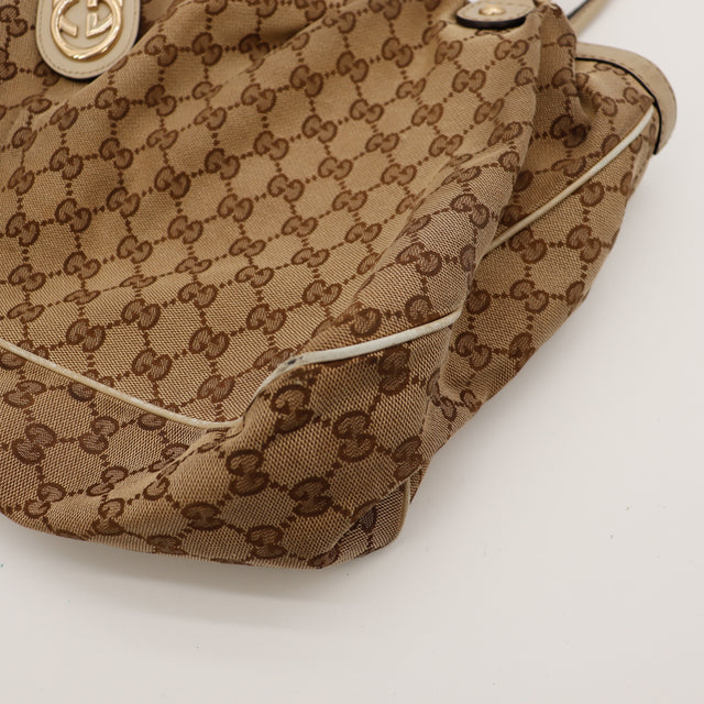 Détail coin et toile GG Gucci Sukey Tote occasion — AMANA Vintage
