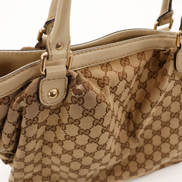 Détail anses et argenterie dorée Gucci Sukey Tote occasion authentique — AMANA Vintage