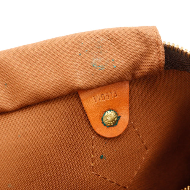 Détail date code VI0913 et rivet oxydé intérieur Louis Vuitton Speedy 30 — AMANA Vintage