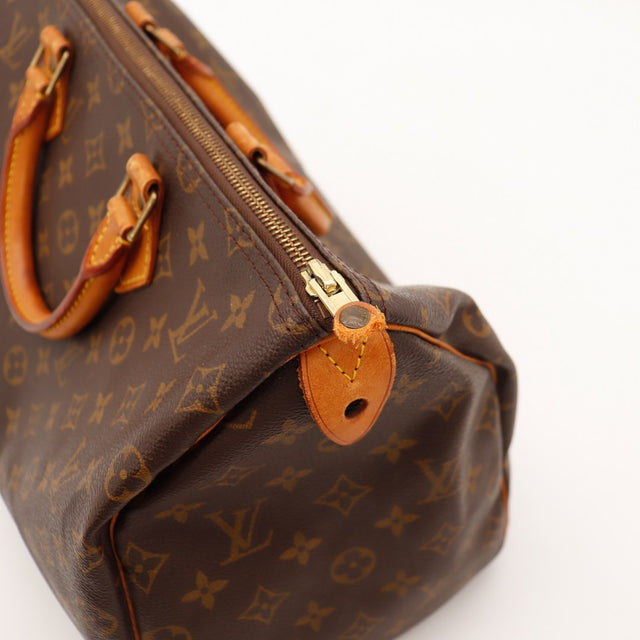 Détail languette cadenas et zip Louis Vuitton Speedy 35 vachette usée — AMANA Vintage