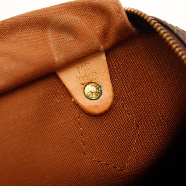 Détail intérieur Louis Vuitton Speedy 35 rivet date code vert-de-gris — AMANA Vintage