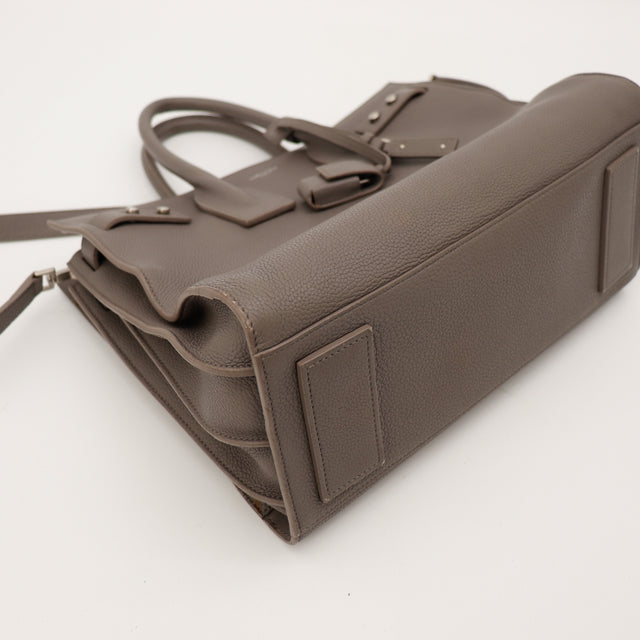 Detail fermeture eclair interieur Saint Laurent Sac de Jour Small taupe — AMANA Vintage