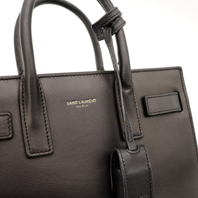 Detail logo SAINT LAURENT PARIS Sac de Jour Nano noir occasion authentique — AMANA Vintage