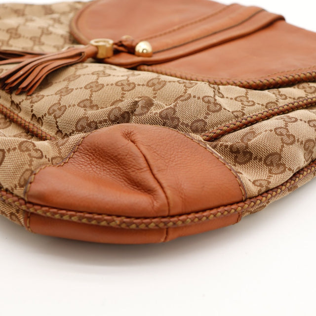Détail angle cuir et toile monogrammée Gucci Hobo — AMANA Vintage