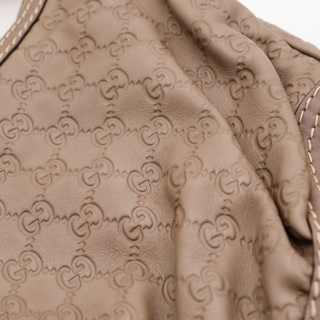 Détail motif Guccissima Gucci Hobo taupe occasion authentique — AMANA Vintage