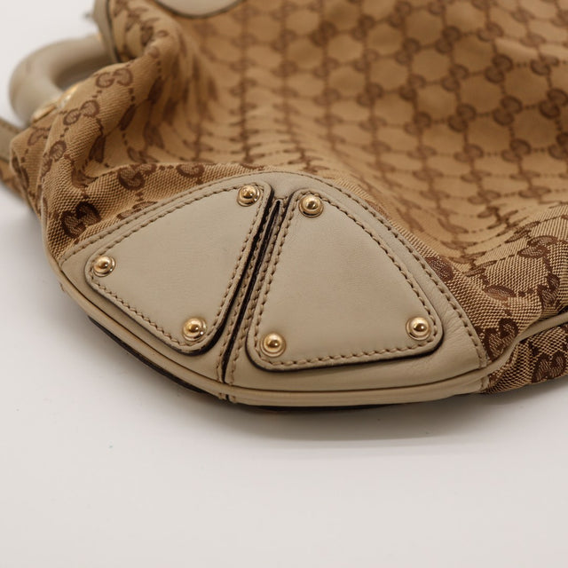 Détail coin cuir clouté Gucci Indy Hobo occasion authentique — AMANA Vintage