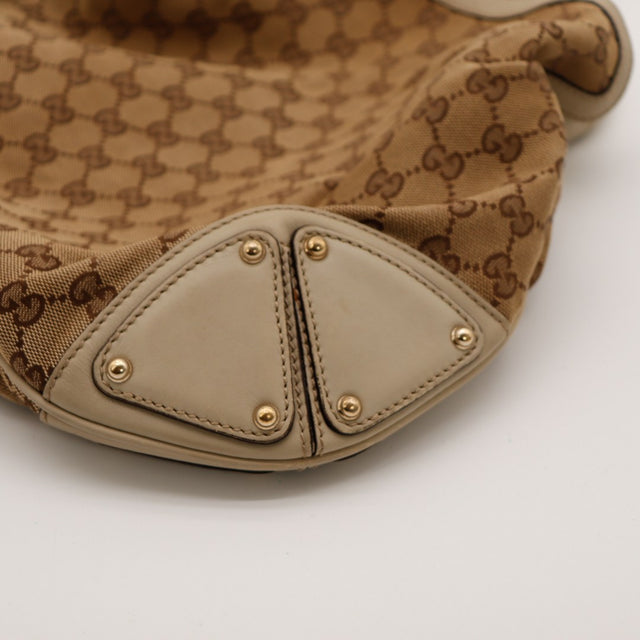 Détail coin cuir Gucci Indy Hobo occasion authentique — AMANA Vintage