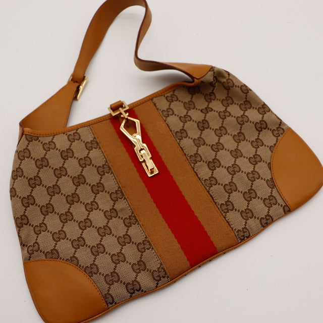 Détail fermoir piston doré Gucci New Jackie occasion authentique — AMANA Vintage