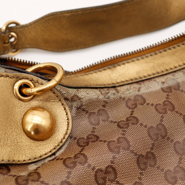 Détail attache anneau doré et bouton Gucci Hobo Babouska occasion authentique — AMANA Vintage