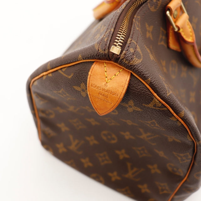 Détail des coins inférieurs Louis Vuitton Speedy 35 Toile Monogramme occasion authentique — AMANA Vintage