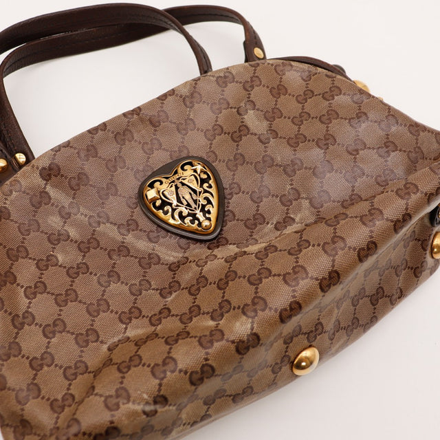 Détail médaillon cœur doré Gucci Babouska occasion authentique — AMANA Vintage