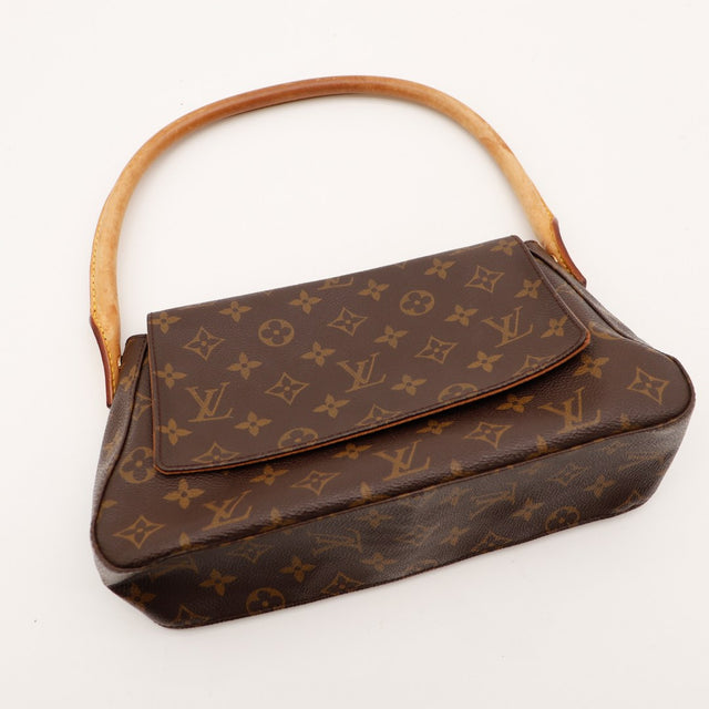 Louis Vuitton Mini Looping détail anse vachette usée occasion authentique — AMANA Vintage