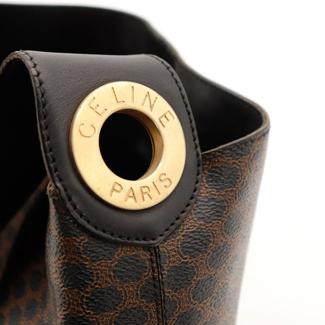 Détail anneau doré gravé Celine Paris Hobo Macadam — AMANA Vintage