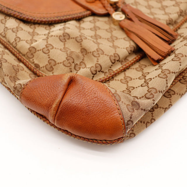 Détail coin cuir patiné Gucci Hobo occasion authentique — AMANA Vintage