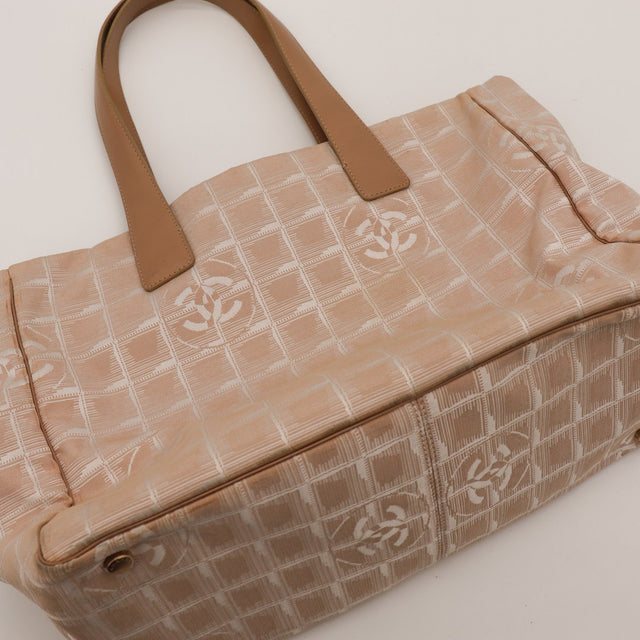 Détail toile jacquard Chanel New Travel Line motif CC double vue rapprochée — AMANA Vintage