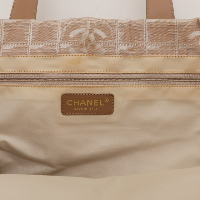 Intérieur Chanel New Travel Line doublure beige étiquette Chanel Made in Italy — AMANA Vintage