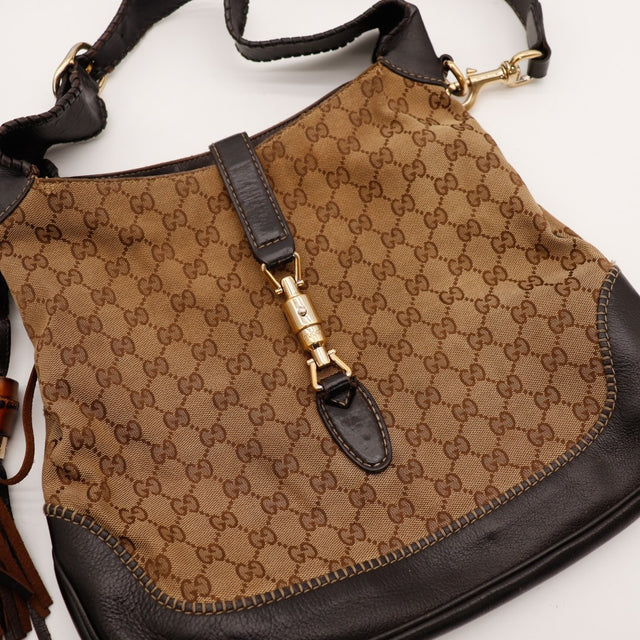 Détail fermoir piston Gucci New Jackie occasion authentique — AMANA Vintage