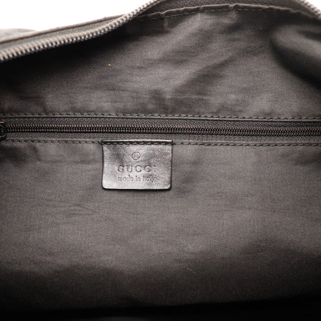 Intérieur doublure Gucci Hobo nylon noir propre occasion — AMANA Vintage