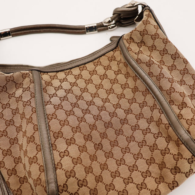 Détail anse cuir et argenterie Gucci Hobo Bamboo occasion authentique — AMANA Vintage