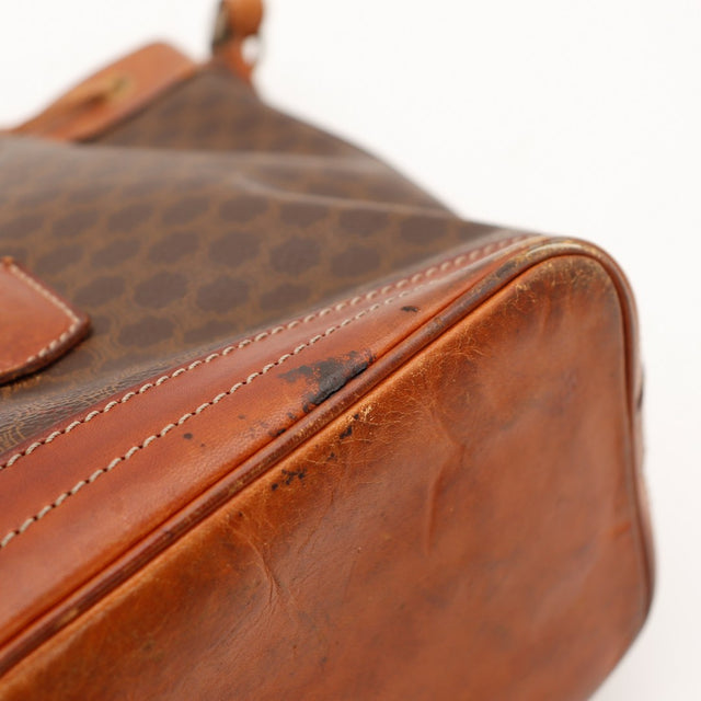 Intérieur sac seau Celine Macadam cuir cognac poche zippée étiquette Celine Paris — AMANA Vintage