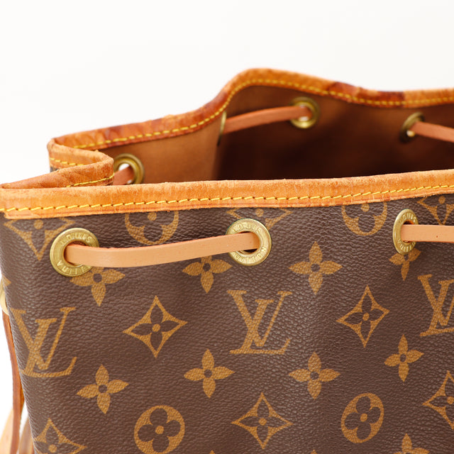 Détail œillets dorés et toile Monogram Louis Vuitton Noé — AMANA Vintage