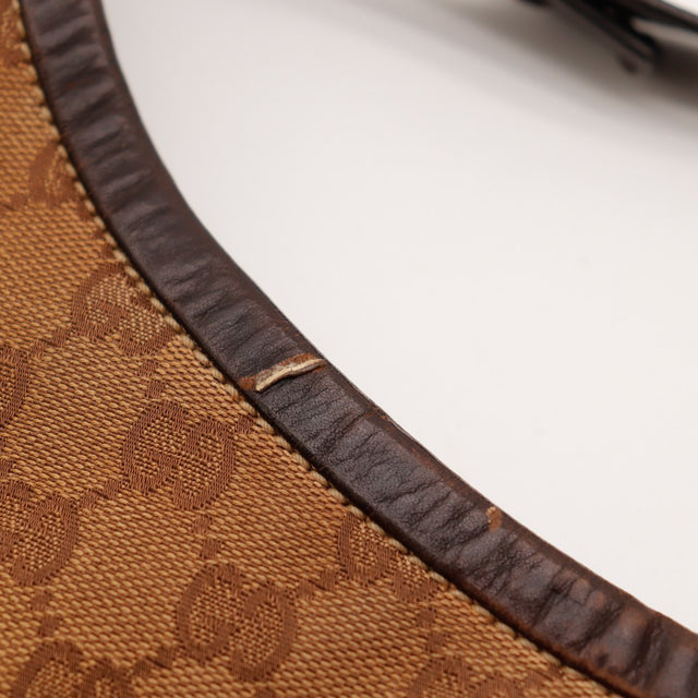 Détail liseré cuir avec petite fente Gucci Hobo occasion authentique — AMANA Vintage