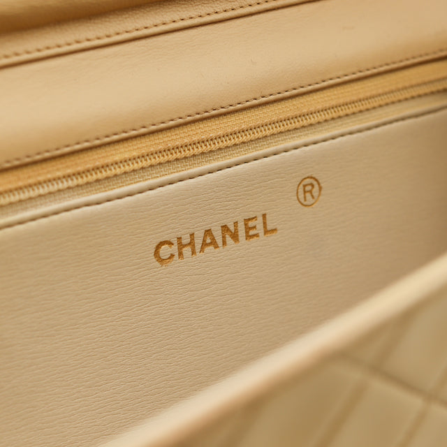 Le Timeless One Flap Chanel