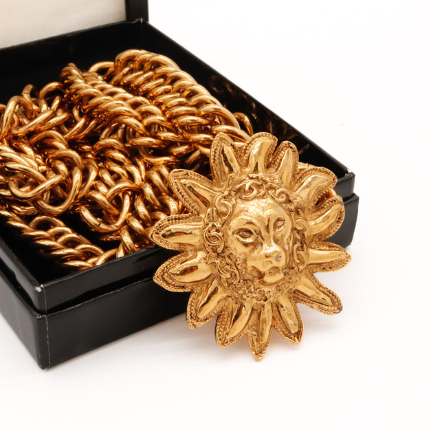 La Ceinture Chanel Lion