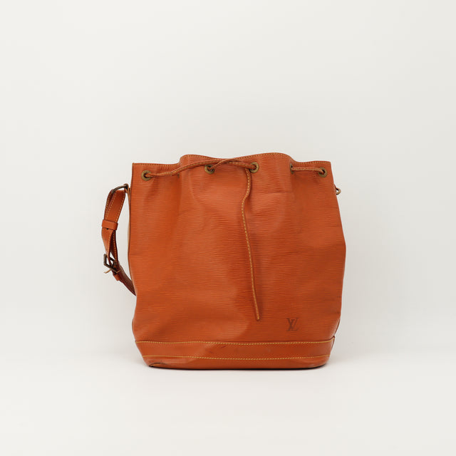 Amana-vintage-sacs-de-luxe-pas-cher-bag-details-occasion-speedy-dior-seconde-main-exclusif-sac-vuitton-authentique-noé-papillon