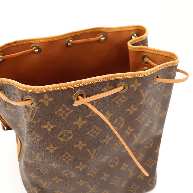 Amana-vintage-sacs-de-luxe-pas-cher-bag-details-occasion-speedy-dior-seconde-main-exclusif-sac-vuitton-authentique-noé-papillon