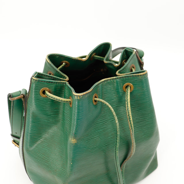 Amana-vintage-sacs-de-luxe-pas-cher-bag-details-occasion-speedy-dior-seconde-main-exclusif-sac-vuitton-authentique-noé-papillon