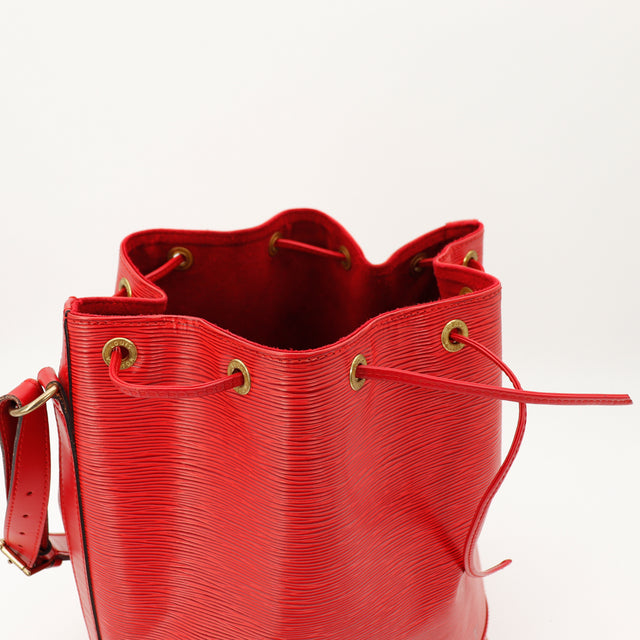 Amana-vintage-sacs-de-luxe-pas-cher-bag-details-occasion-speedy-dior-seconde-main-exclusif-sac-vuitton-authentique-noé-papillon