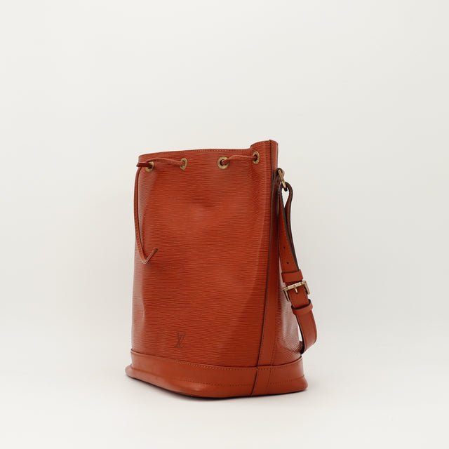 Amana-vintage-sacs-de-luxe-pas-cher-bag-details-occasion-speedy-dior-seconde-main-exclusif-sac-vuitton-authentique-noé-papillon