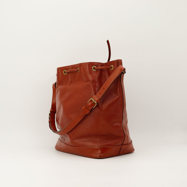 Amana-vintage-sacs-de-luxe-pas-cher-bag-details-occasion-speedy-dior-seconde-main-exclusif-sac-vuitton-authentique-noé-papillon