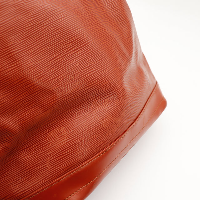 Amana-vintage-sacs-de-luxe-pas-cher-bag-details-occasion-speedy-dior-seconde-main-exclusif-sac-vuitton-authentique-noé-papillon